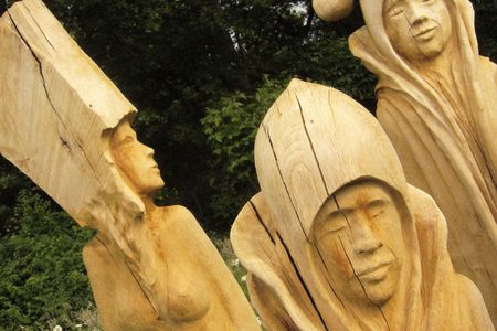 Holzskulpturen von Stefan Guber