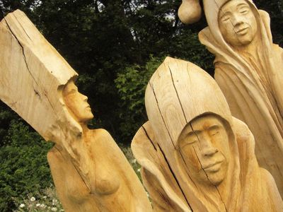 Holzskulpturen von Stefan Guber