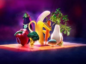 In "Wir feiern die Frische" wird die Obst- und Gemüseabteilung zum Dancefloor In "Wir feiern die Frische" wird die Obst- und Gemüseabteilung zum Dancefloor