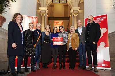 Auf dem Foto, Martina Bleis, Susan Newman-Baudais, Karin Schockweiler, Helena Danielsson, María Zamora, Carla Simón, Catherine Trautmann, Roberto Olla, Jakub Duszyński