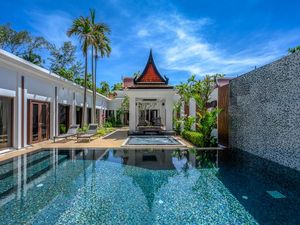 Individuell angepasst an die Location lockt der Look des Maikhao Dream Resort and Villa Ästheten und Designliebhaber nach Phuket in der thailändischen Andamanensee Individuell angepasst an die Location lockt der Look des Maikhao Dream Resort and Villa Ästheten und Designliebhaber nach Phuket in der thailändischen Andamanensee