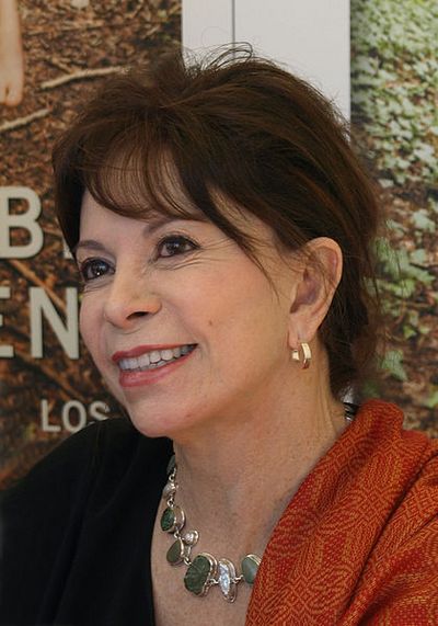 Isabel Allende kehrt mit ihrem Roman "Mayas Tagebuch" wieder einmal zu ihren chilenischen Wurzeln zurück. Die Schriftstellerin erzählt in "Das Gespräch" auf NDR Kultur von den aktuellen politischen Bezügen ihres Romans, von den Auswirkungen des Militärputsches gegen ihren Onkel Salvador Allende auf die heutige chilenische Gesellschaft. Zu hören am Sonnabend, 15. Dezember, ab 18.00 Uhr.