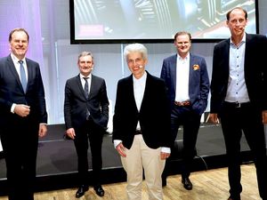 Auf dem Foto, Dr. Stephan Keller, Thomas Geisel, Dr. Marie-Agnes Strack-Zimmermann, Marco van der Meer, Stefan Engstfeld Auf dem Foto, Dr. Stephan Keller, Thomas Geisel, Dr. Marie-Agnes Strack-Zimmermann, Marco van der Meer, Stefan Engstfeld