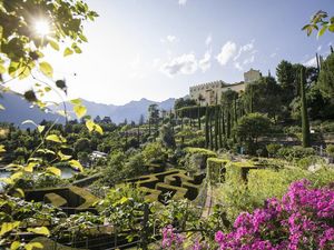 Die Trauttmansdorffer Gaerten sind in 30 Minuten zu Fuß von der Therme Meran erreichbar Die Trauttmansdorffer Gaerten sind in 30 Minuten zu Fuß von der Therme Meran erreichbar