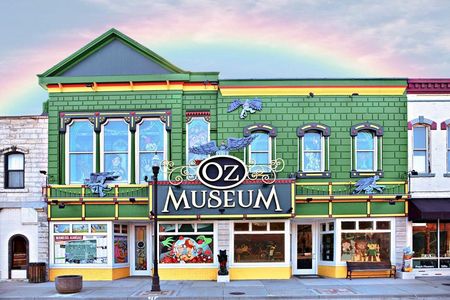 Im Oz Museum finden Fans der zauberhaften Geschichte tausende Exponate und Sammlerstuecke