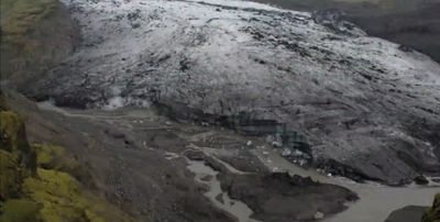 Kino chasing ice Gletscher in Island, Montana, Alaska Kino chasing ice Gletscher in Island, Montana, Alaska