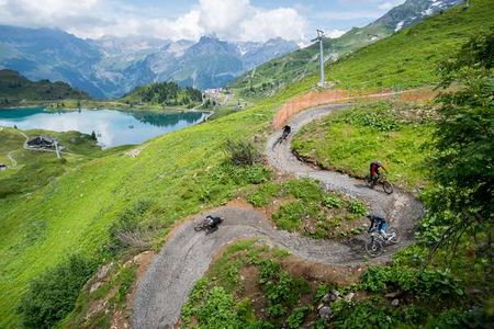 Serpentinen mit Gletscherblick, der Jochpass Trail oberhalb von Engelberg bereichert seit Kurzem das Bike Angebot im Zentralschweizer Klosterdorf