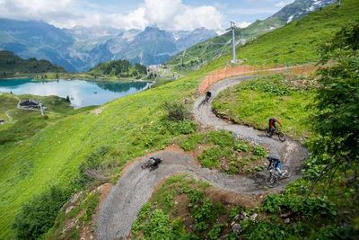 Serpentinen mit Gletscherblick, der Jochpass Trail oberhalb von Engelberg bereichert seit Kurzem das Bike Angebot im Zentralschweizer Klosterdorf