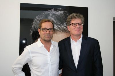 Michael Horbach und Roger Willemsen eroeffneten die Ausstellung von Axl Klein