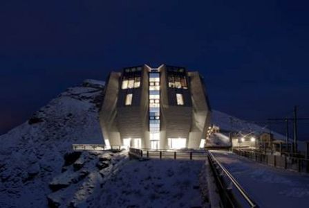 Silvesterparty in der Steinblume des Tessiner Stararchitekten Mario Botta – hinauf geht’s mit der nostalgischen Zahnradbahn