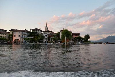 Am Lago Maggiore steht der Sommer vor der Tuer