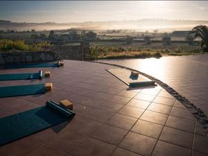 Pilates in entspannter Umgebung unterstuetzt die Entschlackung des Koerpers bei der Reise Detox und Pilates auf Mallorca von Indigourlaub