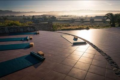 Pilates in entspannter Umgebung unterstuetzt die Entschlackung des Koerpers bei der Reise Detox und Pilates auf Mallorca von Indigourlaub
