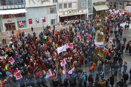 „Die WAZ-Axt schlägt wieder zu!“ oder „WAZ-Gier kostet Meinungsvielfalt“ Fotos: Eva Horstick-Schmitt