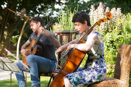 Cellistin Katharina Gross und Gitarrist Luca Lucini