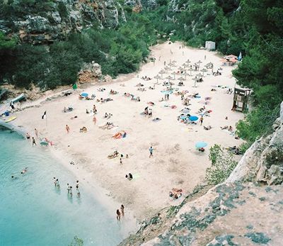 Das Tourismusverhalten des Menschen bietet Magdalena Abele die visuelle Basis fuer eine weiterfuehrende kuenstlerische Analyse und Betrachtung