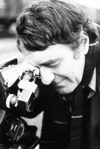 französischen Dokumentarfilm-Regisseur und Produzenten Claude Lanzmann eine Hommage und verleihen ihm den Goldenen Ehrenbären für sein Lebenswerk