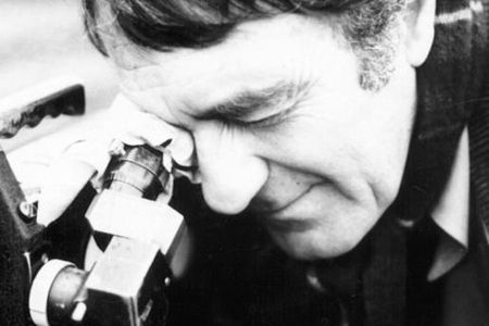 französischen Dokumentarfilm-Regisseur und Produzenten Claude Lanzmann eine Hommage und verleihen ihm den Goldenen Ehrenbären für sein Lebenswerk