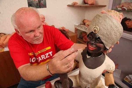 Guenter Geier hat sich auch im Hotel Vier Jahreszeiten Starnberg einen Namen als Puppendoktor gemacht, im April 2019 finden dort erneut Sprechstunden statt
