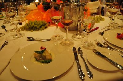 Immerhin glaenzen hier aktuell sieben Restaurants mit einem der begehrten Michelin-Sterne und Gault Millau Bewertungen zwischen 14 und 18 (von 20) Punkten. Immerhin glaenzen hier aktuell sieben Restaurants mit einem der begehrten Michelin-Sterne und Gault Millau Bewertungen zwischen 14 und 18 (von 20) Punkten.