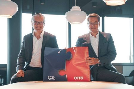 ECE-CEO Alexander Otto und Alexander Birken, Vorstandsvorsitzender Otto Group, praesentieren das Joint-Venture Stocksquare