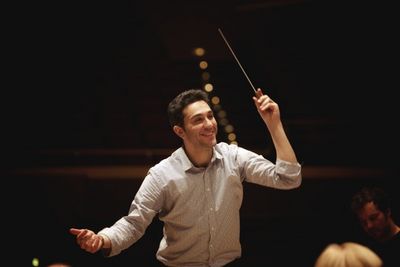 Chefdirigent Marco Comins breites Repertoire umfasst Werke vom Barock bis zur Gegenwart