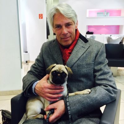 Auch Gottfried Boehmer von der GFDK, hier mit seinem Mops Adele will keinen illegalen Welpenhandel