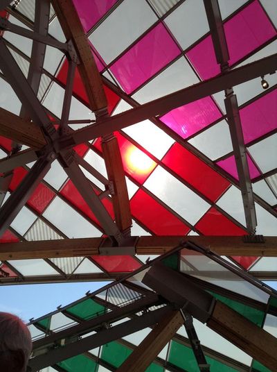 Daniel Buren veredelt das Musee de la Fondation Louis Vuitton