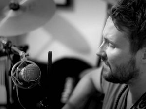 Geboren wird Florian Künstler in Berlin, die Mutter ist alleinerziehend und drogenabhaengig Geboren wird Florian Künstler in Berlin, die Mutter ist alleinerziehend und drogenabhaengig