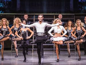 Michael Flatley feiert mit Lord of the Dance weltweite Theaterrekorde Michael Flatley feiert mit Lord of the Dance weltweite Theaterrekorde
