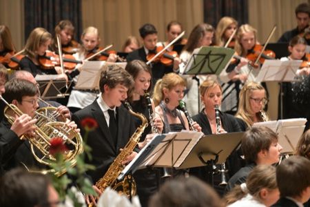 100 Mozartkinder spielen auf Festival