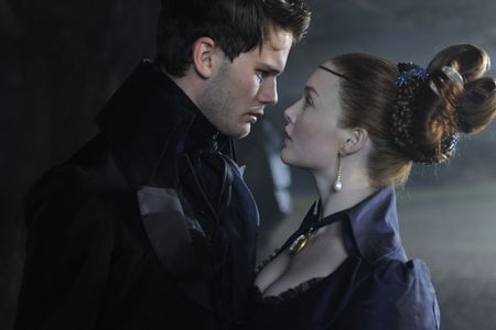 Große Erwartungen - Charles-Dickens-Adaption mit britischem Star-Ensemble Jeremy Irvine, Ralph Fiennes und Helena Bonham Carter