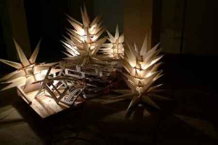 ausstellung  in Trier:  Eberhard Bosslet: Heimleuchten Trier - Lichtinstallation mit öffentlicher Straßenweihnachtsbeleuchtung bis zum 11.5.2013
