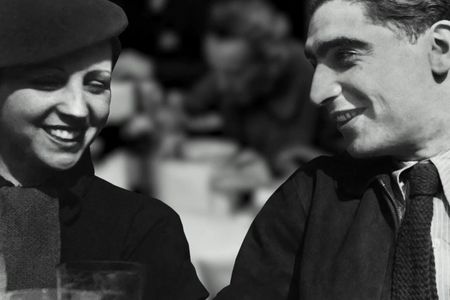 Gerda Taro war eine deutsche Fotografin Sie dokumentierte zusammen mit ihrem Partner Robert Capa die Graeuel des Spanischen Buergerkrieges