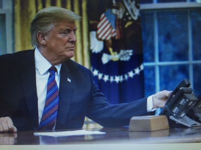 Donald Trump hat etwas falsch verstanden. Google ist keine Suchmaschine, Google ist eine Verkaufsmaschine. Ist das was Google macht illegal?