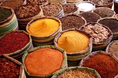 TCM-Ernährungsberaterin Sabine Dobesberger holt mit gesunder Ernährung aus dem Winterschlaf / Kochkurse auch für Menschen mit Nahrungsmittelunverträglichkeit. Die diplomierte TCM-Ernährungsberaterin Sabine Dobesberger bietet mit ihrem Unternehmen „die Pause“ im Mai und Juni wieder die beliebten 5-Elemente-Kochkurse an.