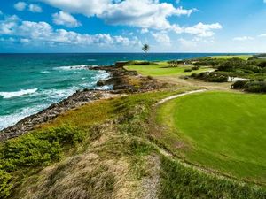 Gaeste des Sandals Emerald Bay Bahamas golfen wie die Profis auf dem von Golflegende Greg Norman gestalteten 18-Loch-Platz Gaeste des Sandals Emerald Bay Bahamas golfen wie die Profis auf dem von Golflegende Greg Norman gestalteten 18-Loch-Platz