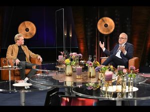 Leon Löwentraut im Gespräch mit Hubertus Meyer-Burckhardt Leon Löwentraut im Gespräch mit Hubertus Meyer-Burckhardt