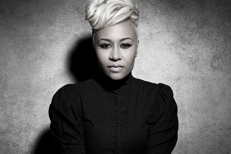 Überraschend, außergewöhnlich, erfolgreich: So lässt sich die noch sehr kurze, aber enorm steile Karriere der schottischen Soul-Stimme Emeli Sandé beschreiben. Ihr erstes, im Februar veröffentlichtes Album „Our Version Of Events“ stieg auf Platz 1 in die britischen Charts ein und ist mit über 700.000 verkauften Exemplaren das bislang erfolgreichste Debüt des Jahres in Großbritannien.