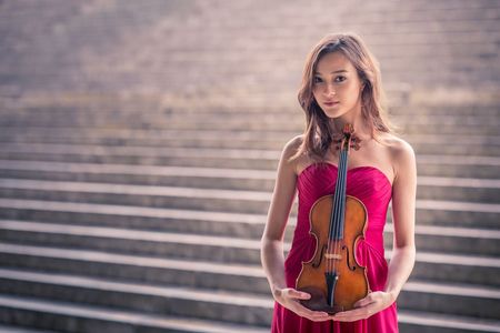Die Violinistin Sumina Studer hat bereits zahlreiche Wettbewerbe gewonnen. Nun naehert sich ihr Auftritt auf dem Festival der klassischen Musik, der Menuhin Competition 2018 in Genf