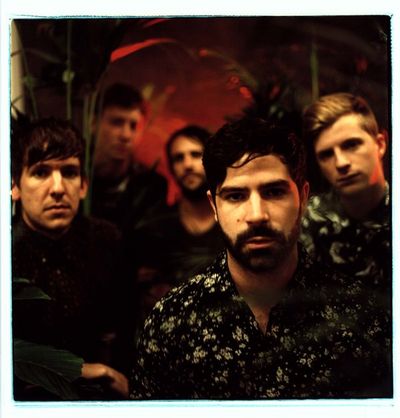 Die fünf ehemaligen Studenten fanden sich 2006 als Foals zusammen: Yannis Philippakis (Gesang, Gitarre), Jimmy Smith (Gitarre), Edwin Congreave (Keyboards), Walter Gervers (Bass) und Jack Bevan (Drums). Yannis und Edwin, Freunde seit Kindertagen, hatten zuvor gemeinsam in der Math-Rockband The Edmund Fitzgerald gespielt