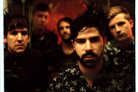 Die fünf ehemaligen Studenten fanden sich 2006 als Foals zusammen: Yannis Philippakis (Gesang, Gitarre), Jimmy Smith (Gitarre), Edwin Congreave (Keyboards), Walter Gervers (Bass) und Jack Bevan (Drums). Yannis und Edwin, Freunde seit Kindertagen, hatten zuvor gemeinsam in der Math-Rockband The Edmund Fitzgerald gespielt
