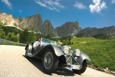 Die Oldtimer der Suedtirol Classic sind immer ein Blickfang