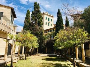 Ein kurzer Spaziergang fuehrt vom Hotel Cort durch die Altstadt Palmas bis hin zu einer wahren Oase, dem Orangen-Garten direkt neben dem Stadtpalast