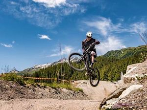 Beim E-Bike Fest in St. Anton am Arlberg inTirol dreht sich von 21. bis 23. Juni 2019 alles um den elektrischen Drahtesel Beim E-Bike Fest in St. Anton am Arlberg inTirol dreht sich von 21. bis 23. Juni 2019 alles um den elektrischen Drahtesel