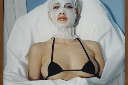 MMK zeigt Bettina Rheims - Karen Mulder mit super winzigem BH