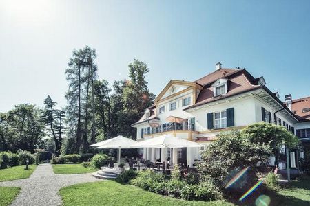 Das Biohotel Schlossgut Oberambach freut sich über den ersten Platz in der Kategorie Gastronomie & Hotellerie beim Nachhaltigkeitspreis Gruenes Band