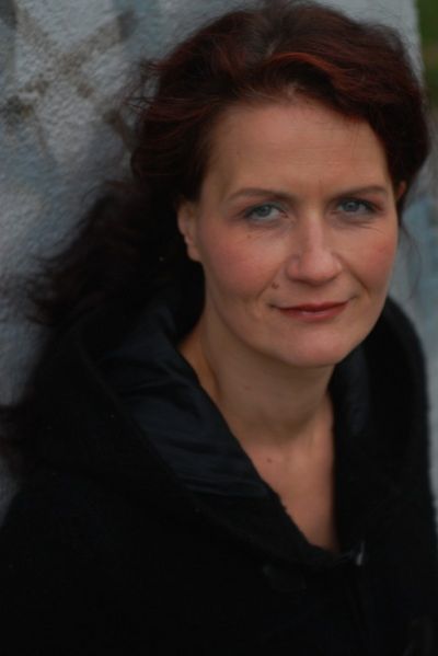 Monika Margret Steger widmet sich im Mannheimer Wasserturm wort- und musikreich urbayrischen Problemen