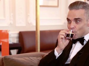 Vier Werbespots drehte Café Royal mit Robbie Williams als Agent im Auftrag des guten Geschmacks, das ist nun vorbei