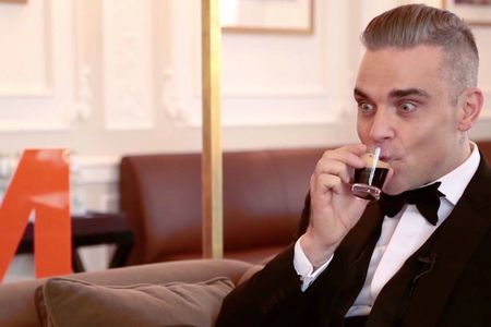 Vier Werbespots drehte Café Royal mit Robbie Williams als Agent im Auftrag des guten Geschmacks, das ist nun vorbei